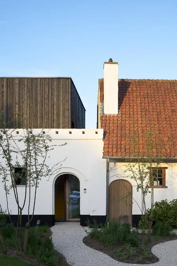 Huis19 Luxury Apartments contacts